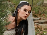 Brazzers Exxtra - Runaway Bride Needs Dick - 09/10/2021