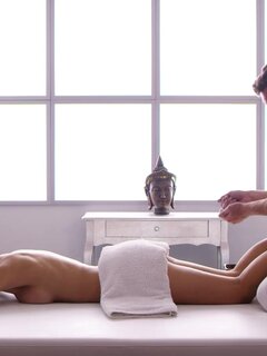 Massage Rooms - Sweet Italian girl's first massage - 09/02/2021